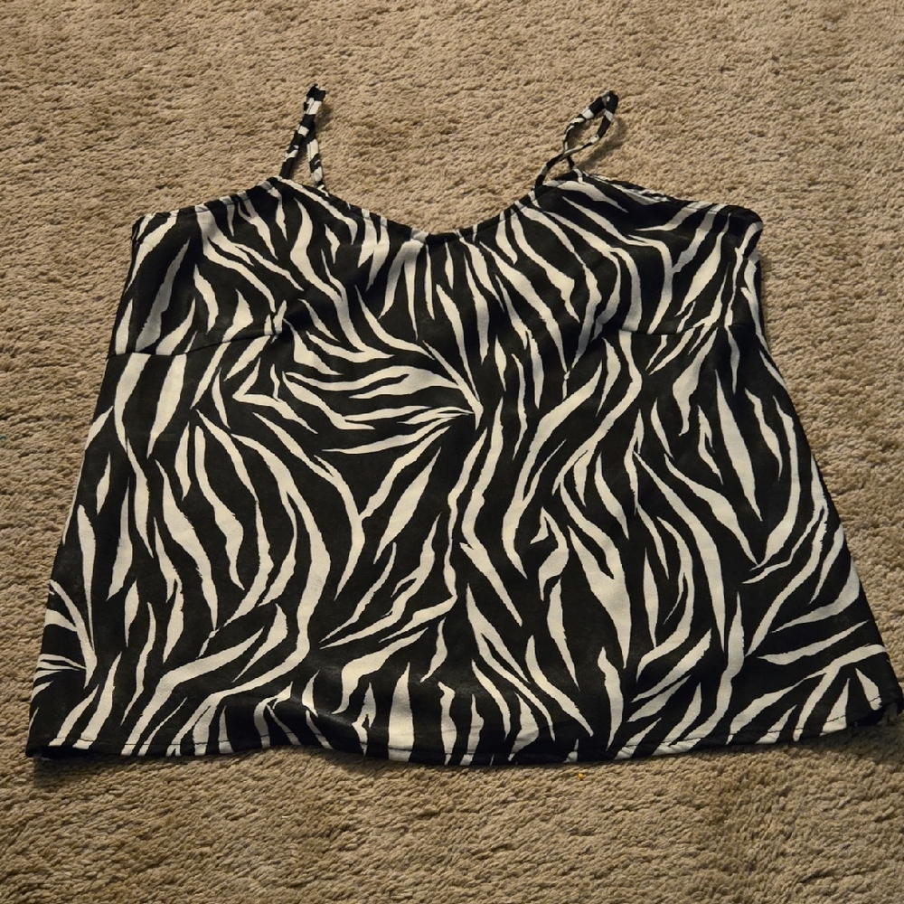 Time and Tru Black and White Crop Camisole